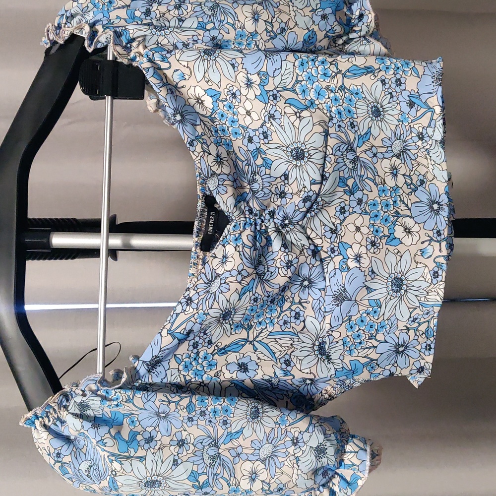BNWT - Floral blouse